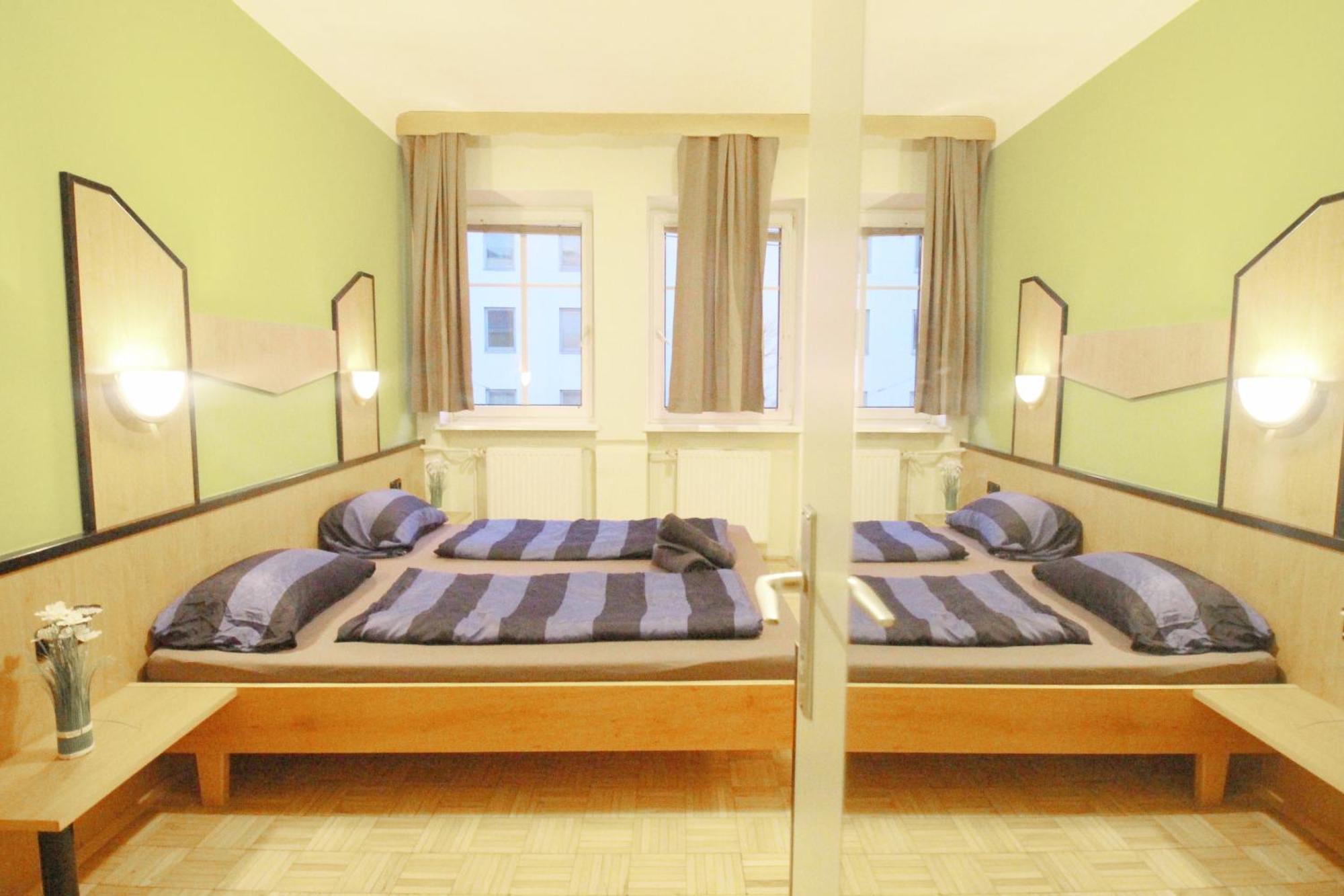 Triple In Hutteldorfer Strasse Area Wien