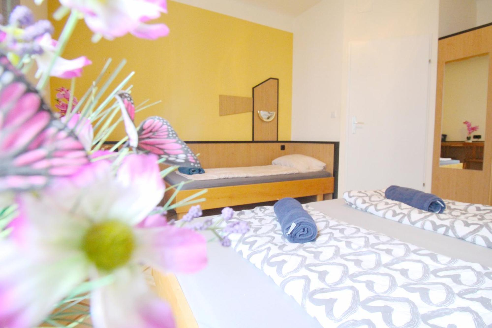 Aparthotel Triple In Hutteldorfer Strasse Area Wien