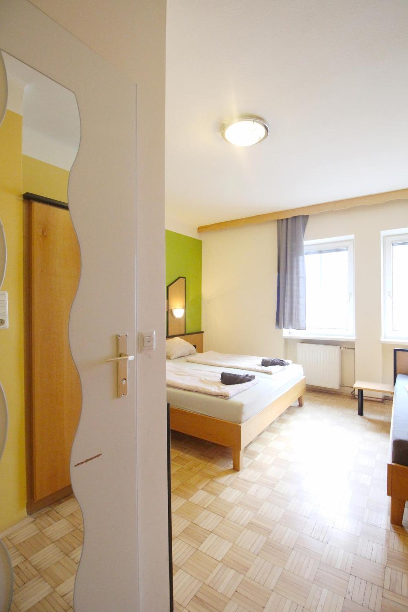 Triple In Hutteldorfer Strasse Area Aparthotel Wien
